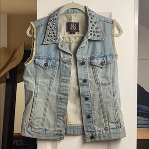 Rock & Republic Denim Sleevless Jacket